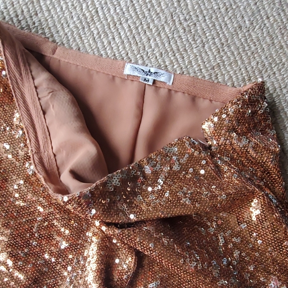 NWOT Gold silver sequin mini skirt M - Picture 2 of 5